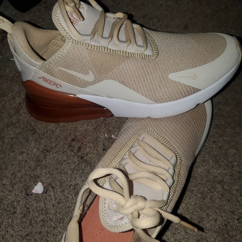 Nike 270 air max size 5.5 youth